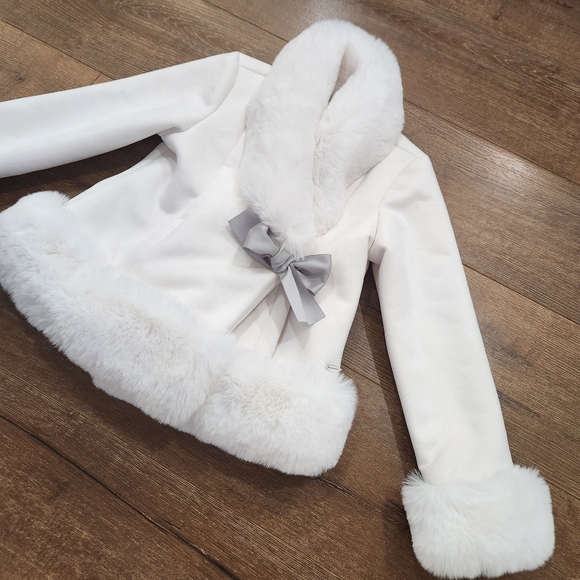 American Girl Soft As Snow Faux Fur Trim White Snap Coat Small (7/8) Holiday - Picture 2 of 10